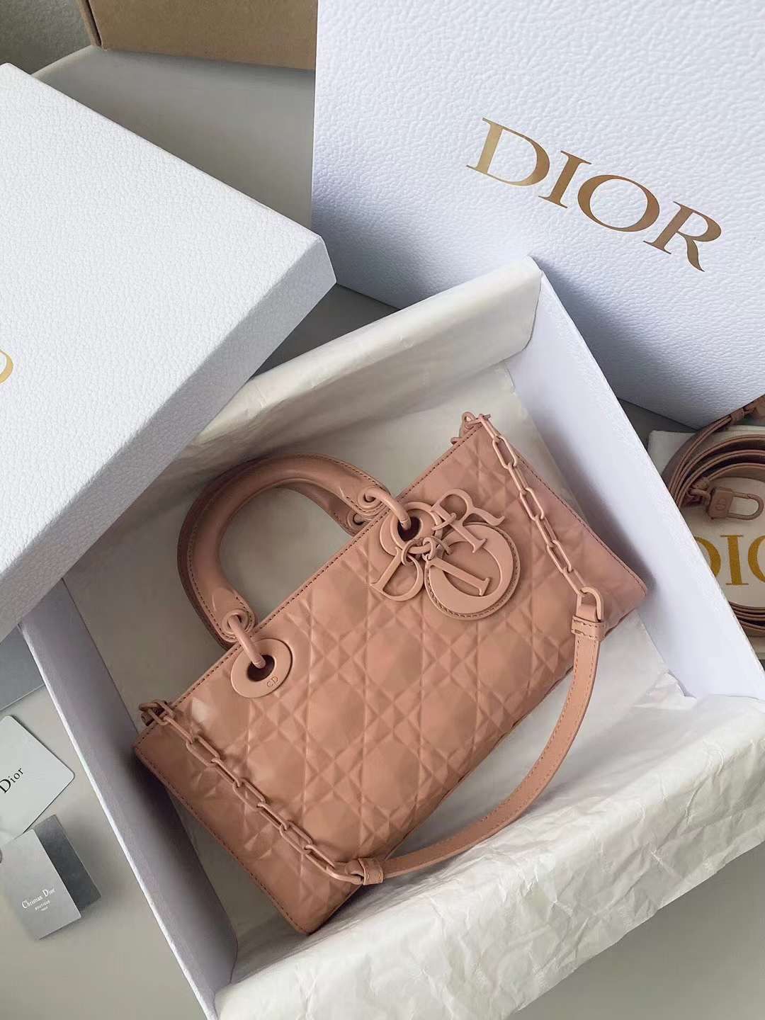 DIOR