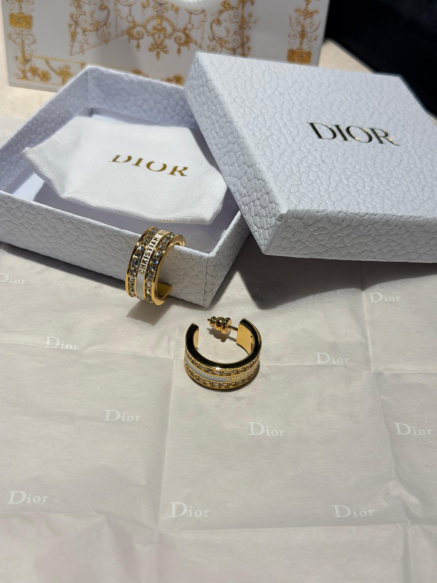 DIOR