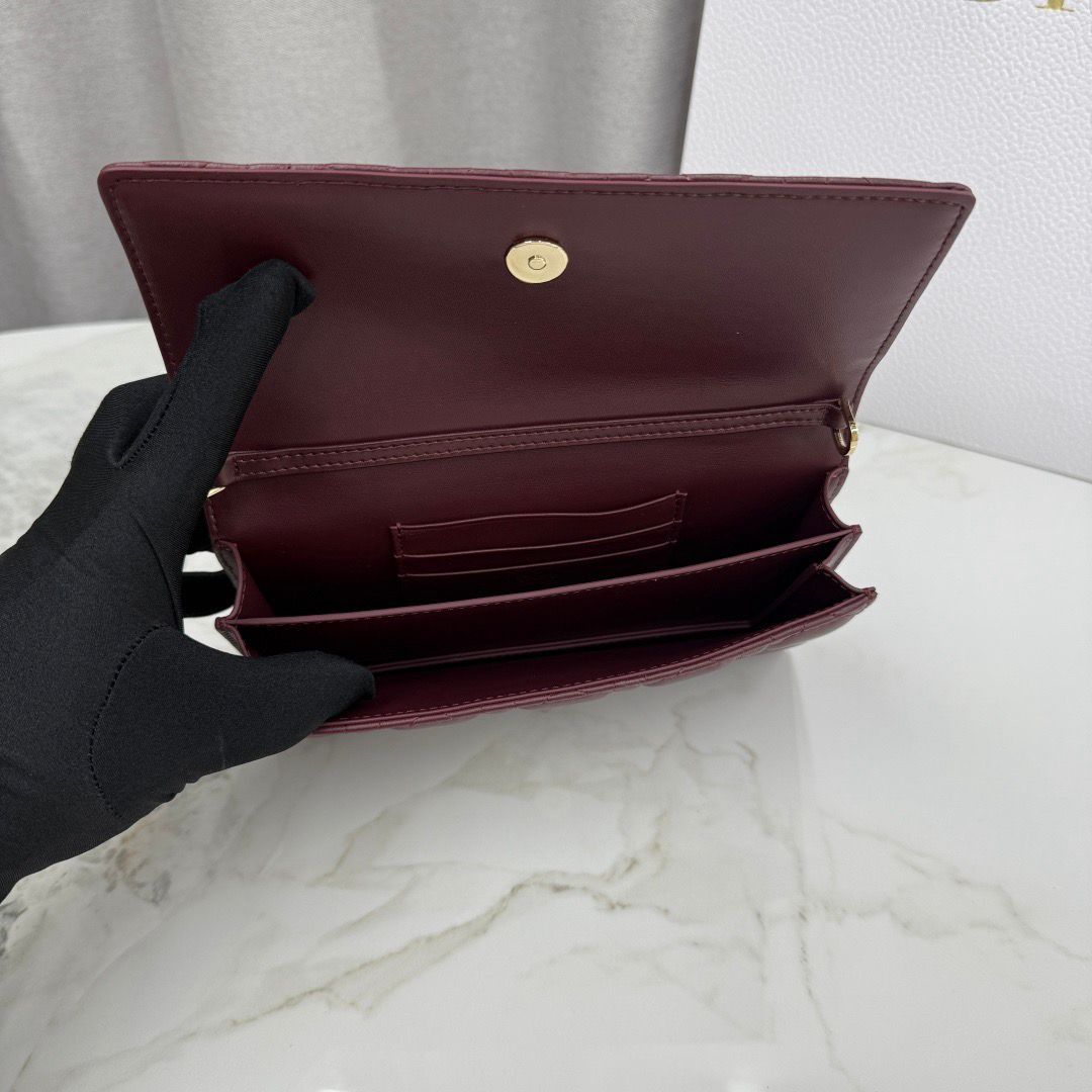 DIOR
